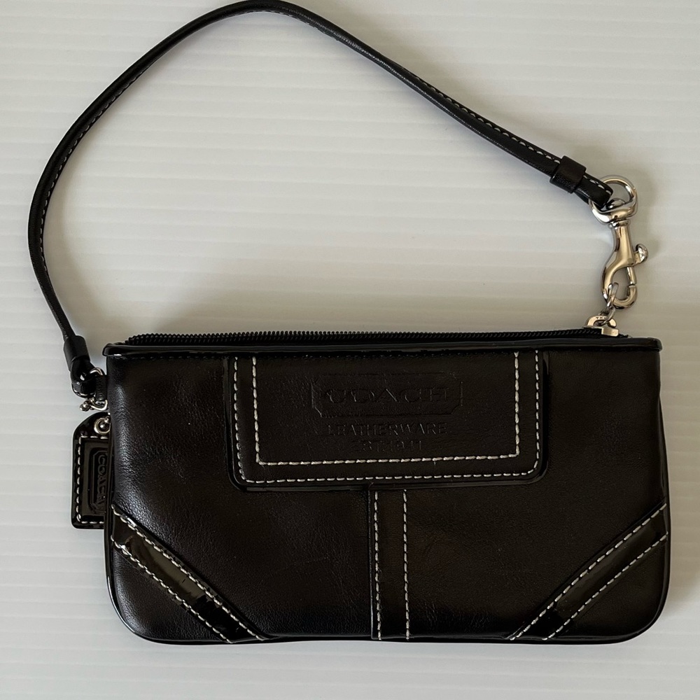 Coach NWOT Black Paten Leather Wristlet